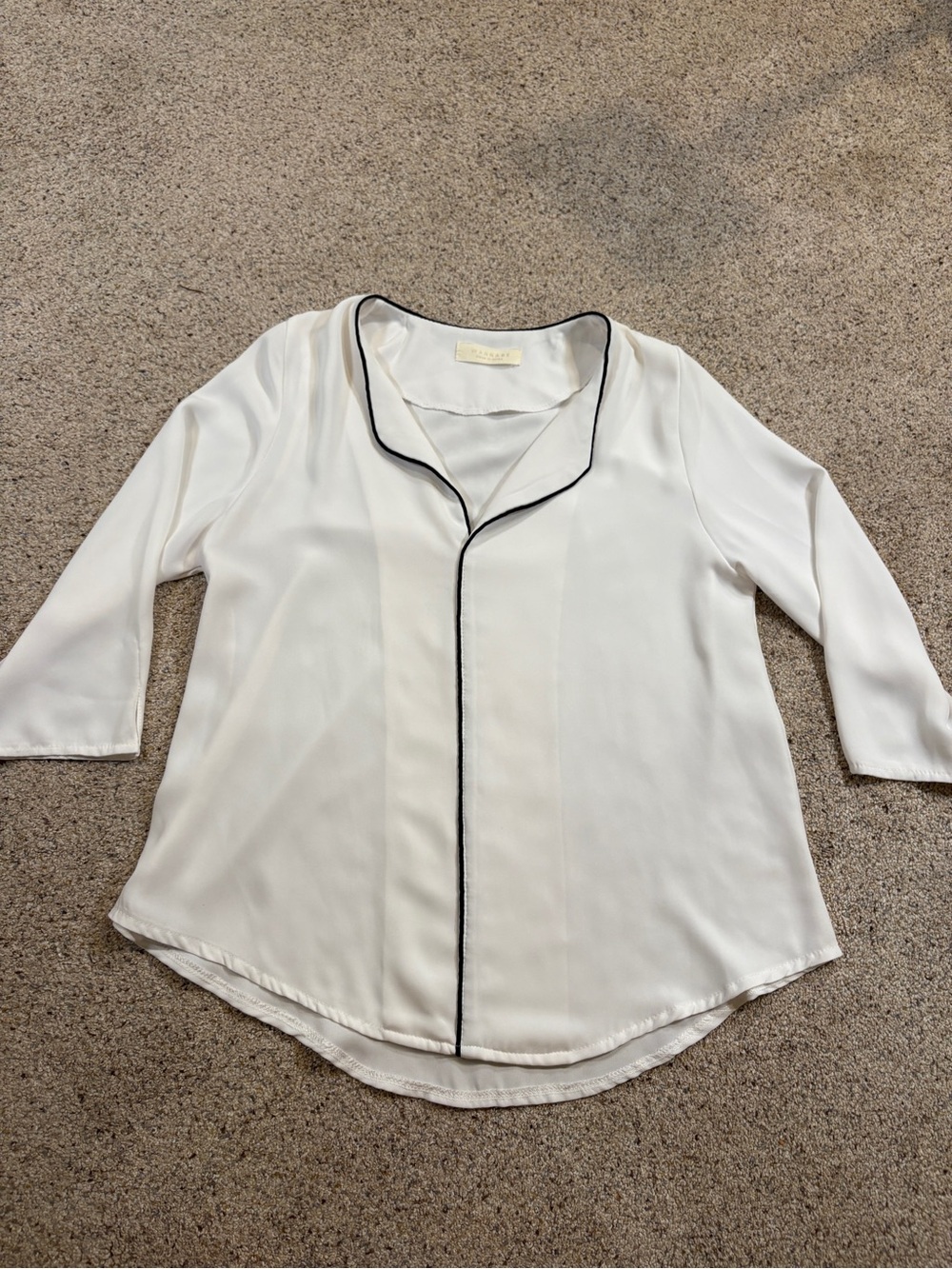 White 3/4 sleeve V-Neck Blouse with Black Piping workwear Business casual
